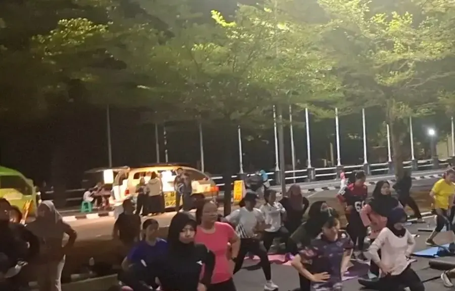 Peserta Sparko Solo berlatih memakai matras dan sepatu olahraga
