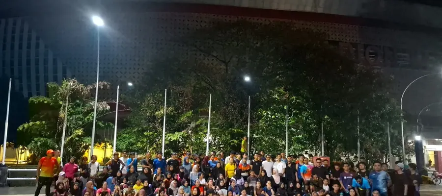 Anggota Sparko Solo berlatih bersama di malam hari